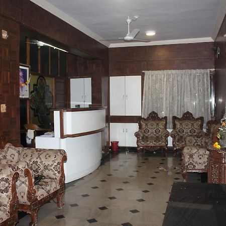 Royale Inn Вапі Екстер'єр фото
