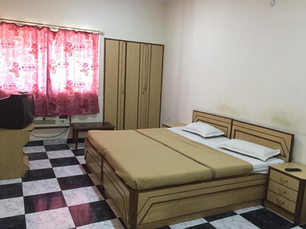 Royale Inn Вапі Екстер'єр фото