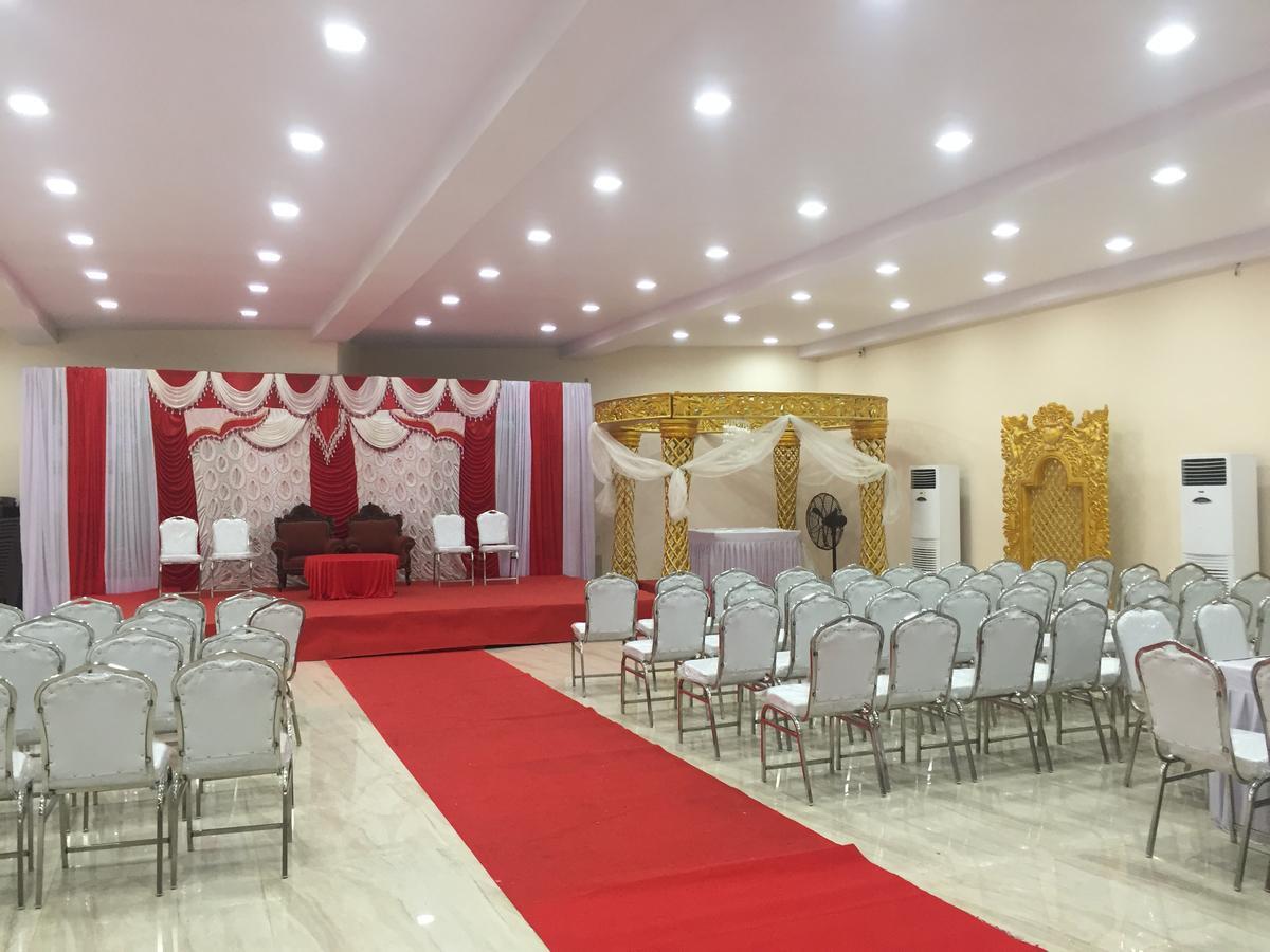Royale Inn Вапі Екстер'єр фото