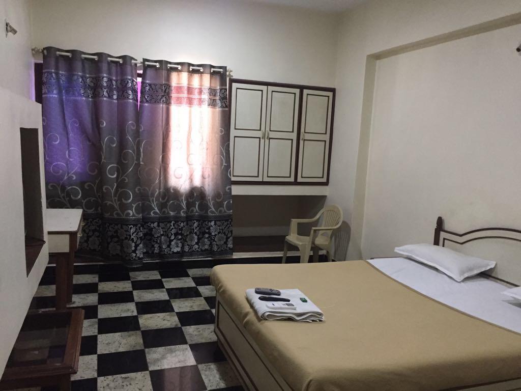 Royale Inn Вапі Екстер'єр фото